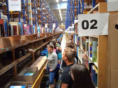 Exkurze žáků do velkoskladu Booklogistics v Ostravě